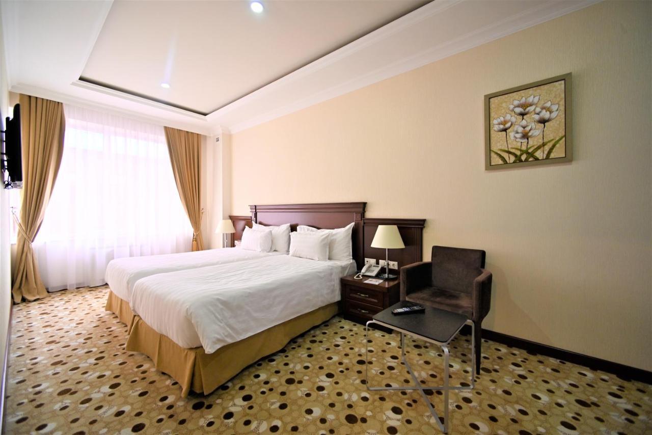 Central Hotel Yerevan Exterior photo