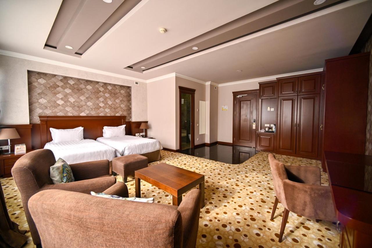 Central Hotel Yerevan Exterior photo
