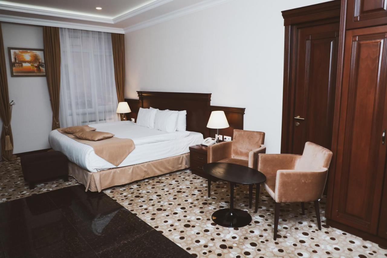 Central Hotel Yerevan Exterior photo